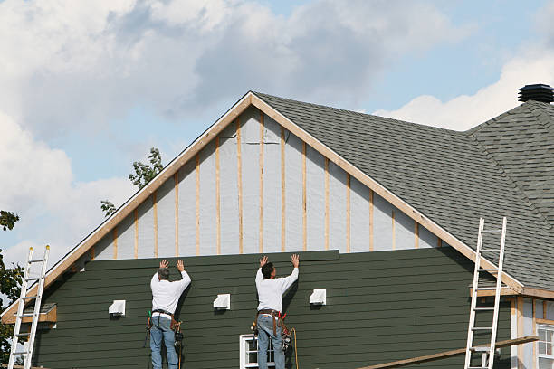 Professional Siding technician working in Alva, FL
